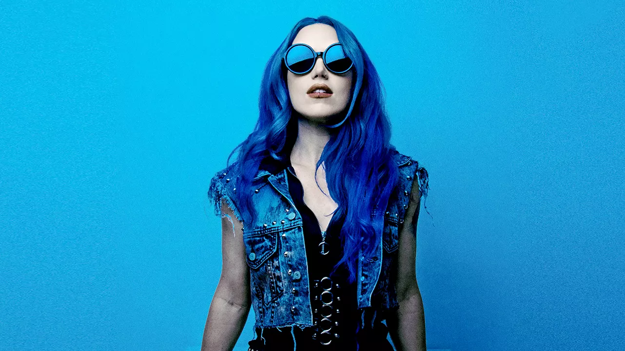 Alissa White-Gluz prangert Vorurteile und Hass an